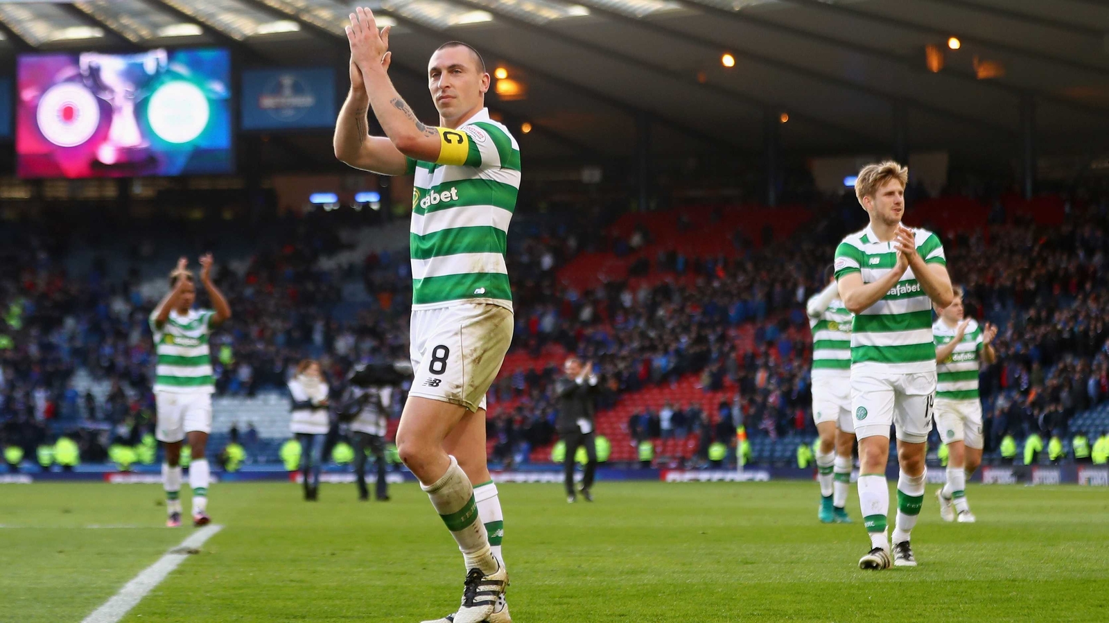 Celtic skipper Scott Brown signs new contract