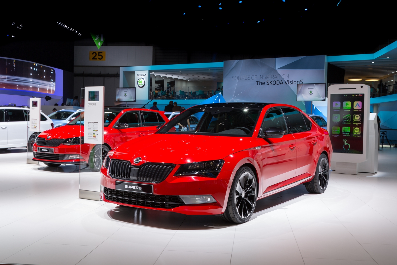 Красный хром Skoda Superb