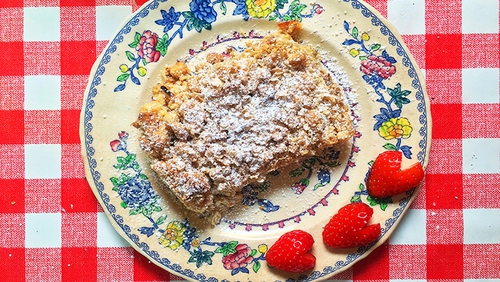 This week Molly Makes Apple Crumble.