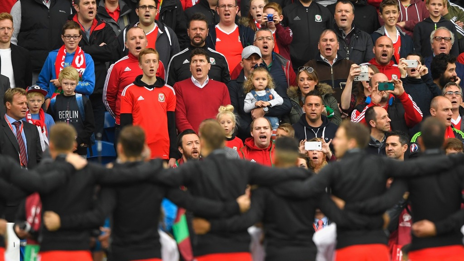 Wales to wear black armbands against Serbia