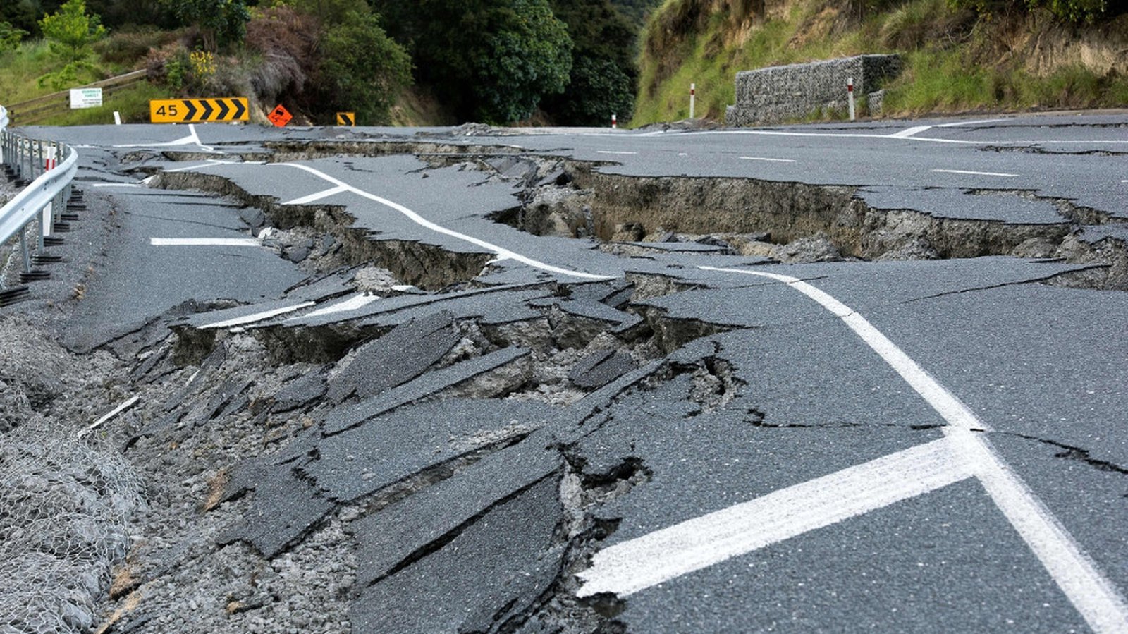 Storm hits New Zealand earthquake zone