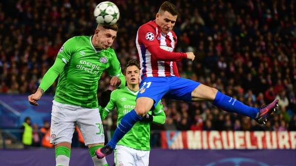 Atletico Madrid's French forward Kevin Gameiro (R) vies with PSV Eindhoven's defender Jordy De Wijs