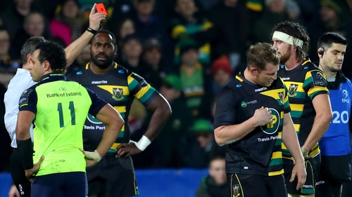 Referee Jérôme Garcès shows a red card to Dylan Hartley
