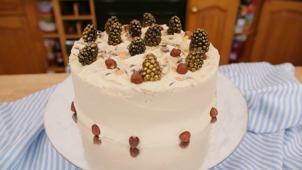 Christmas Cake Decorating with Eva Lawes