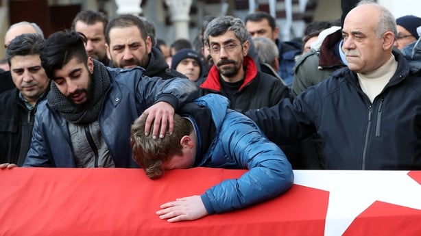 Mourners Istanbul nightclub attack