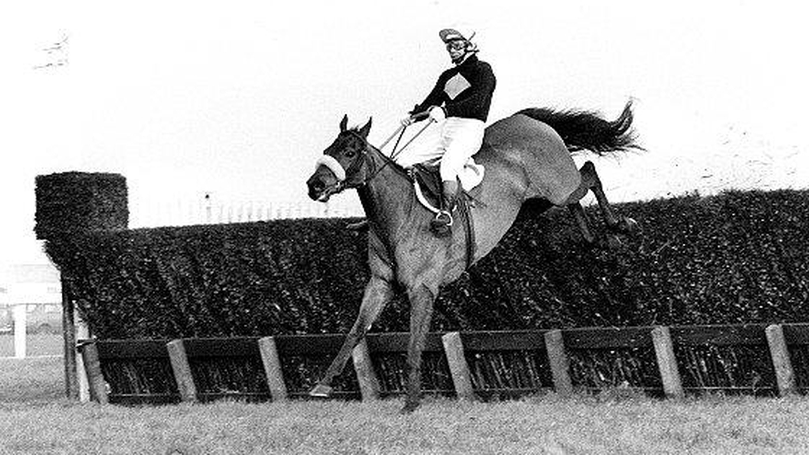 Triple Grand National winner Brian Fletcher dies