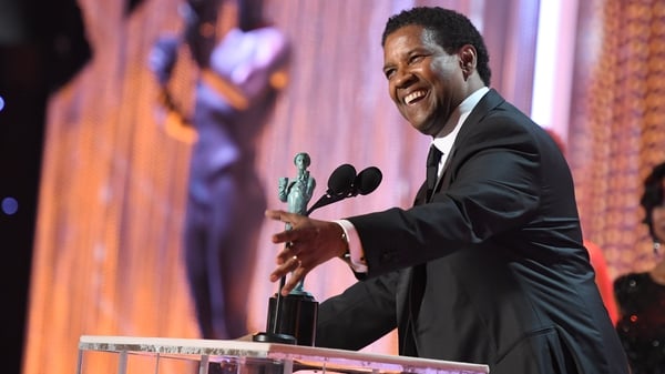 Denzel Washington wins Male Actor award for Fences