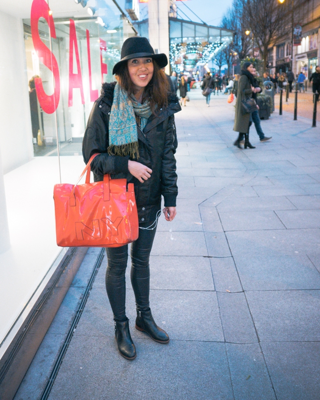 Hannah Partis-Jennings: A huge red bag and floppy hat put Hannah in our style books!