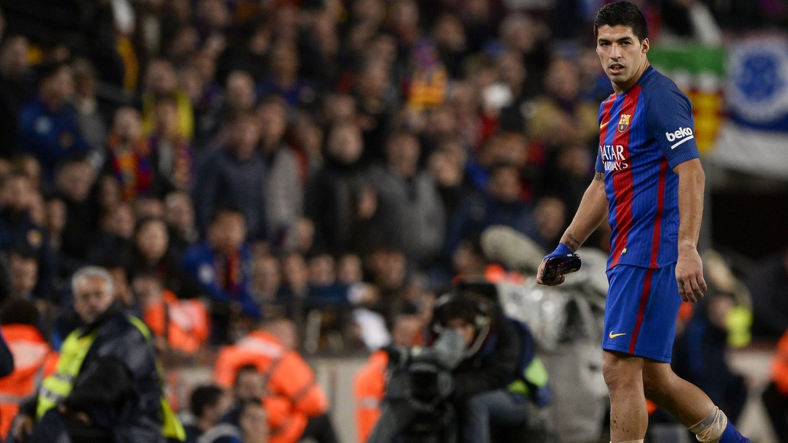 Barcelona to appeal Suarez and Busquets red cards