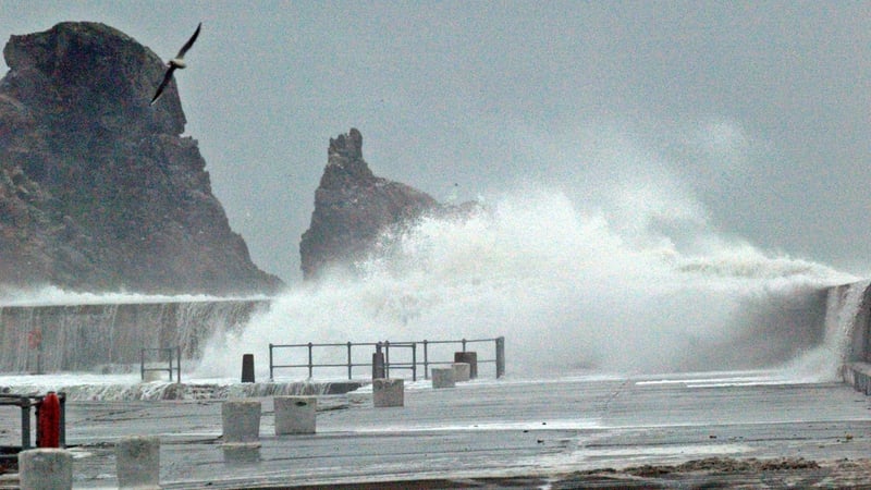 Warning over high waves in Howth