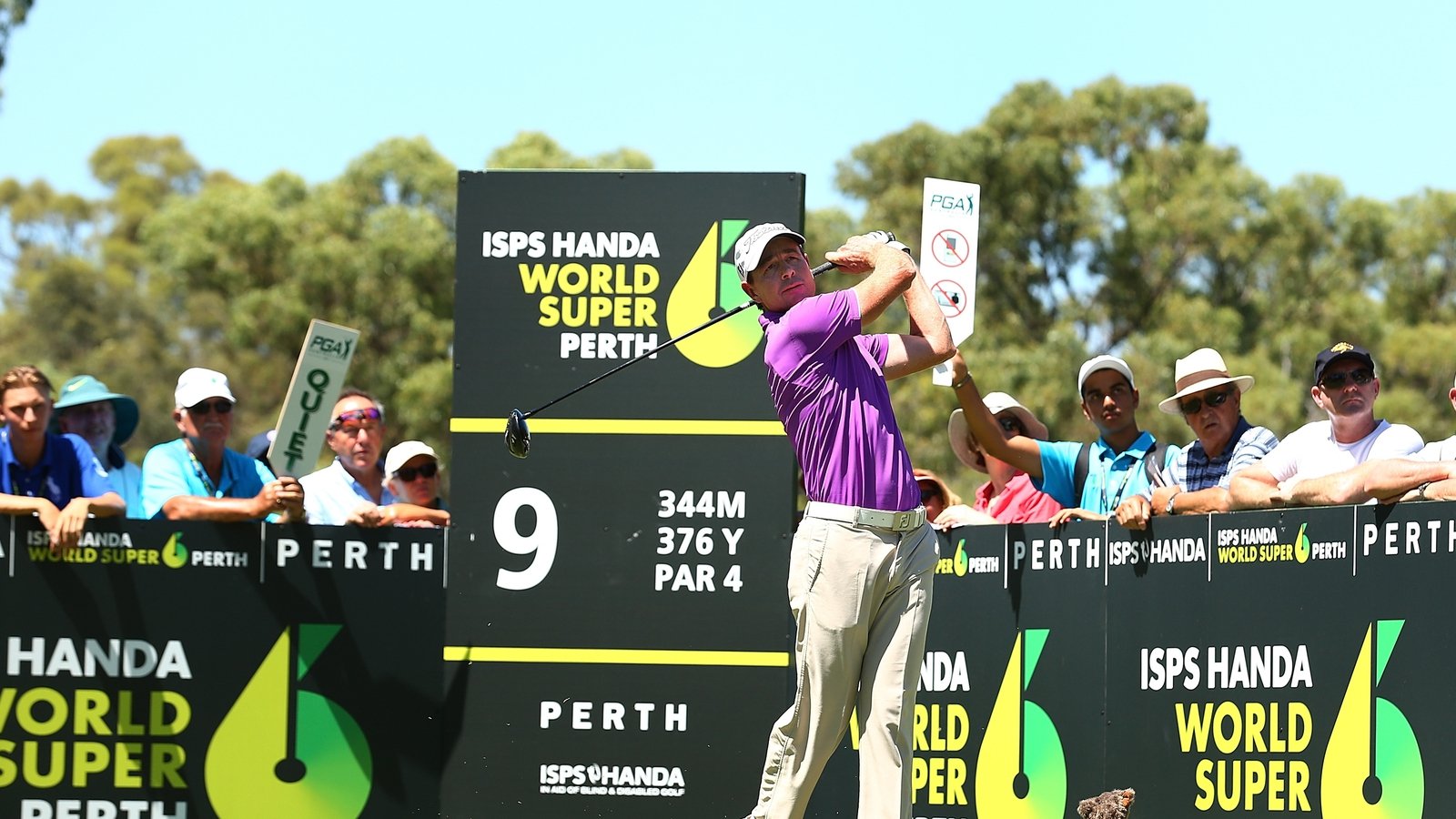 Foster and Rumford share first round lead in Perth