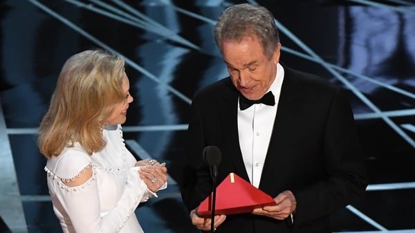 Warren Beatty and Faye Dunaway get second chance at presenting at the Oscars