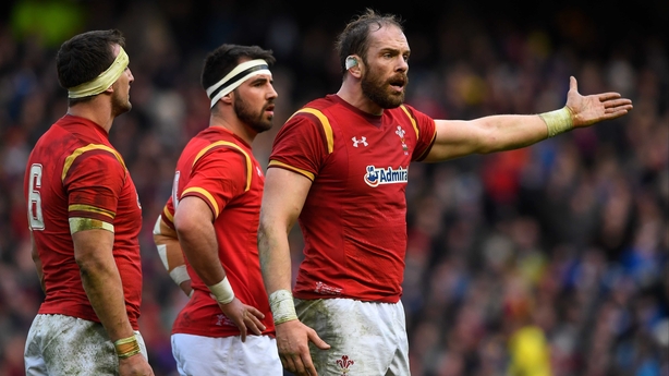 Alun Wyn Jones (R) wanted Halfpenny to kick at goals