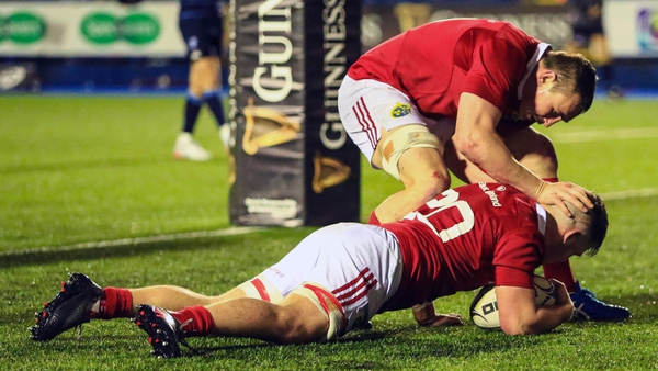 Conor Oliver touches down for Munster