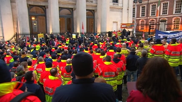 200 Dublin Fire Brigade members protested outside a Dublin City Council meeting yesterday