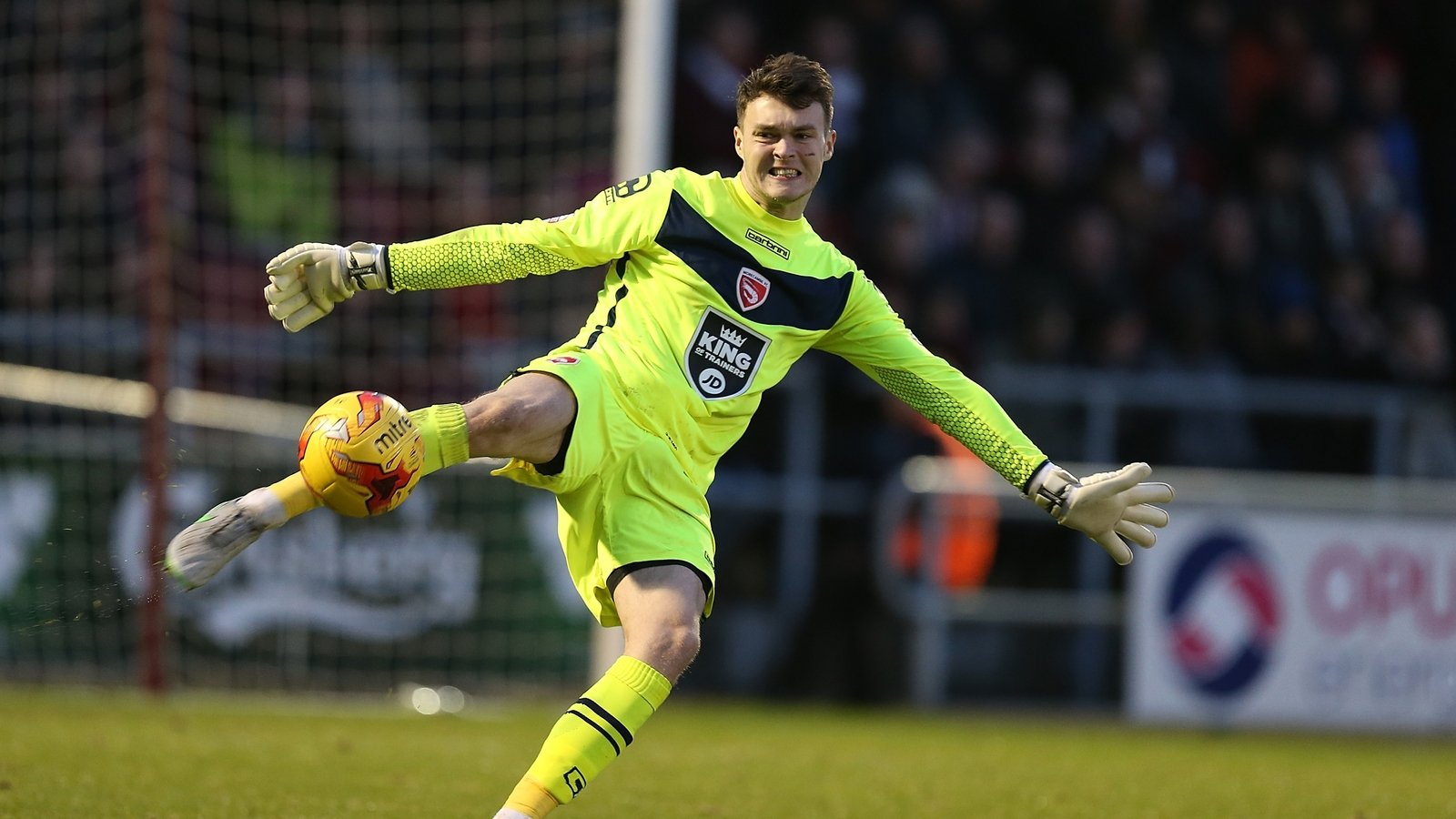 Ireland U21 goalkeeper signs new contract with Man Utd