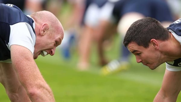 Paul O'Connell (L) gave Jonathan Sexton some words of wisdom in his injury battle