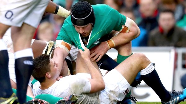 Ireland and England fought out an intense first half in the Six Nations