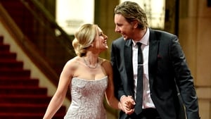 Could they be any cuter? 
Kristen Bell and Dax Shepard holding hands at the 86th Annual Academy Awards.