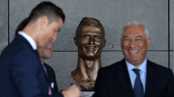 Cristiano Ronaldo (L) and statue (C)
