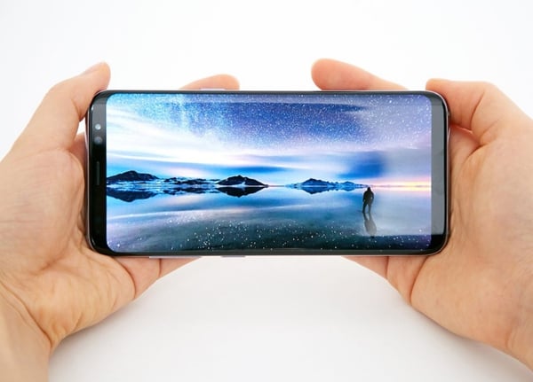 The Galaxy S8 has a near bezel-less display to maximise the screen space