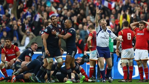 Wayne Barnes played 20 minutes additional time during the France-Wales tie