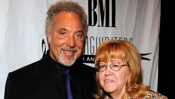 Tom Jones pictured with his late wife Linda who passed away in 2016