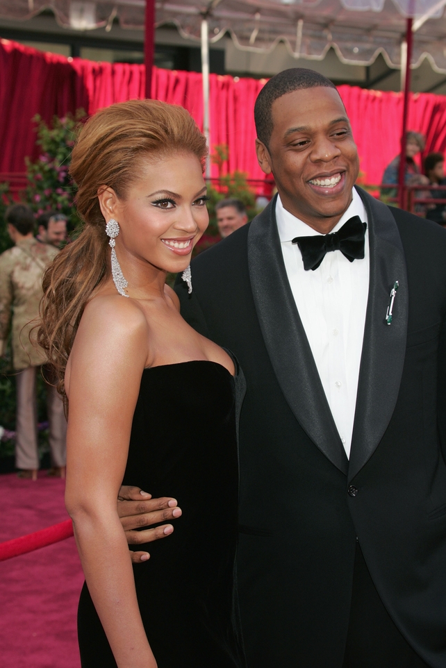 What a difference a year makes! Beyoncé & Jay-Z attend the 77th Annual Academy Awards in 2005. B wore a black velvet Atelier Versace gown.
