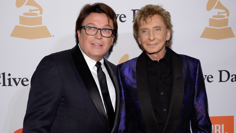 Manilow hid sexuality for fear of disappointing fans