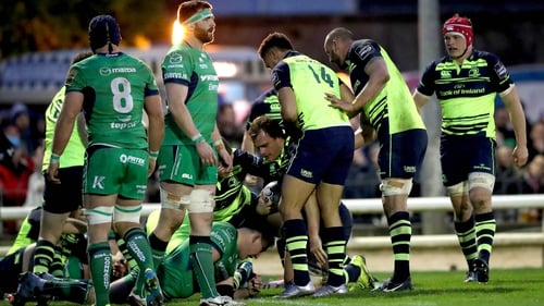 Leinster players congratulate Rhys Ruddock after his try against Connacht