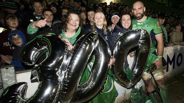Fans pay tribute to John Muldoon afterwards