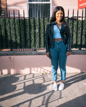 Teni is our Street Style princess, her mid-length straight jeans are a SS17 essential.
