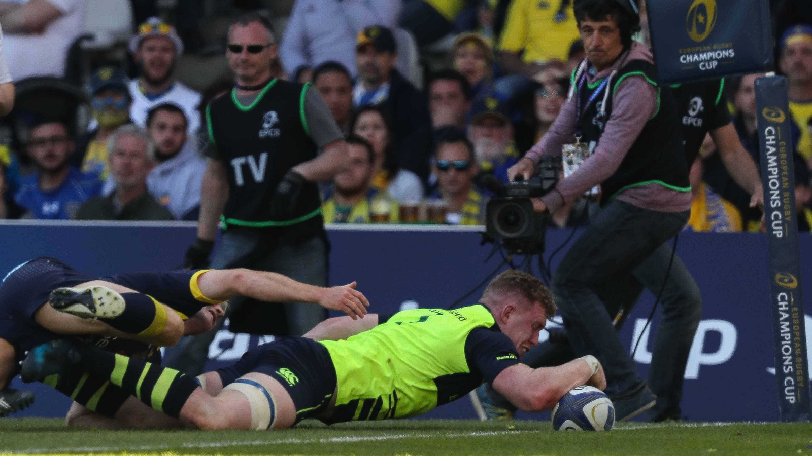 Clermont fend off valiant Leinster fightback