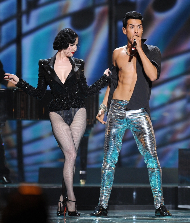 German band Alex Swings Oscar Sings! performed in 2009 and finished in 20th place. We're more interested in their beautiful co-star, American burlesque performer Dita Von Teese rocking one of her famous pin-up looks.