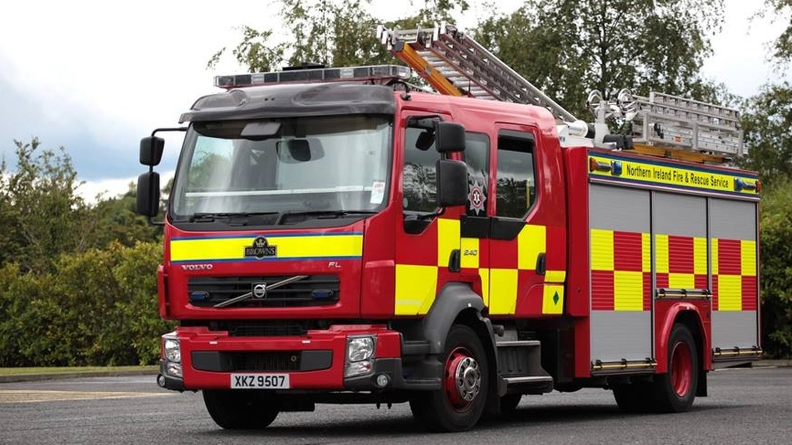 Man dies, five firefighters injured in Antrim fire