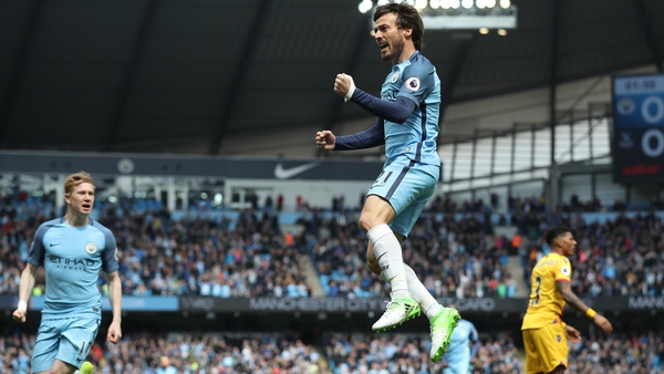 David Silva will stay at Manchester City until 2020