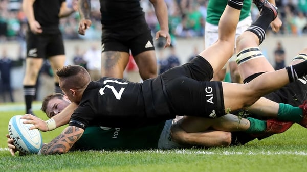 Robbie Henshaw touches down against New Zealand in Chicago