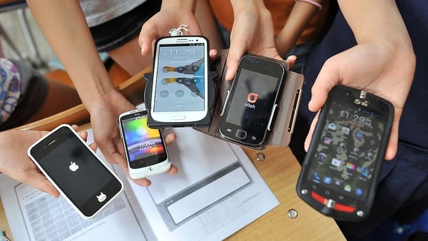 Data usage on mobile phones jump 52% in fourth quarter of last year - ComReg