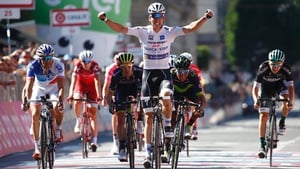 Jungels led home a select group to win Stage 15