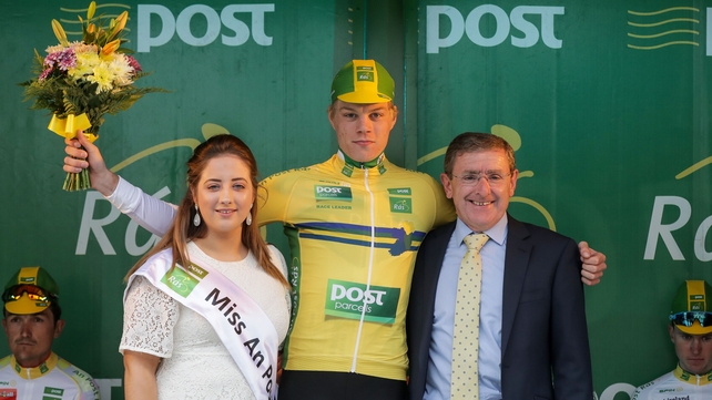 Mary Lenehan, Miss An Post Ras, Bundoran with Yellow jersey holder Denis Bakker and Pat Quinn, Mail Delivery Services Manager, An Post
