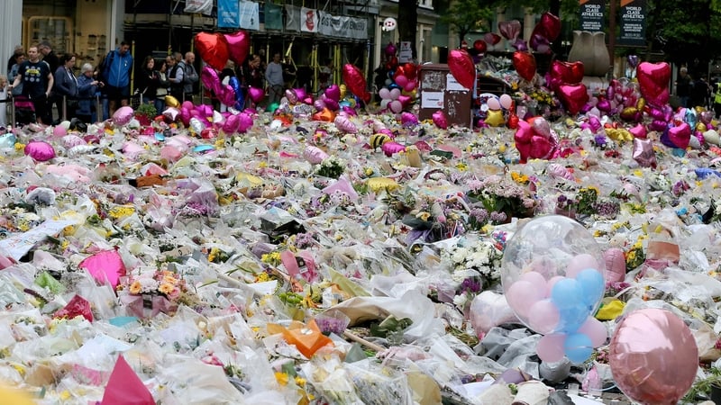 Vigils Held Across Uk For Victims Of Manchester Terror David Wayman Flowers Manchester Spinningfields