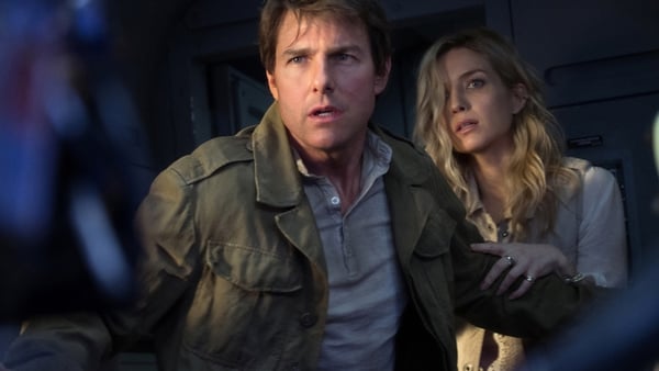 Annabelle Wallis and Tom Cruise in The Mummy