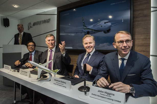 United Airlines converts 100-jet Boeing order into 737 MAX 10s