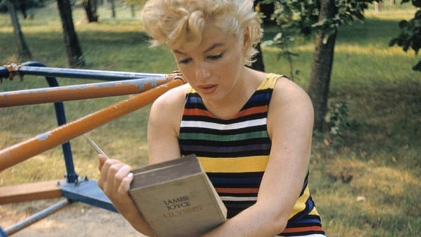 Marilyn Monroe enjoying James Joyce's Ulysses (Pic: Getty)