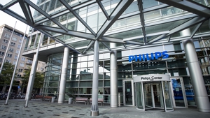 Philips said its fourth quarter net income surged 40% to €899m