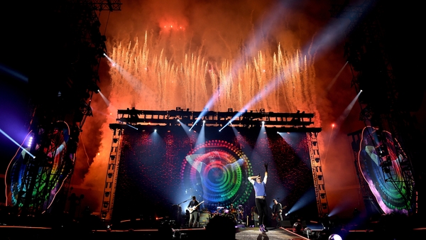 Coldplay live - There'd be fewer photo opps at a First Holy Communion