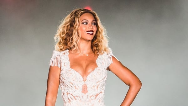 It seems that anything we can do Beyonce can do better and her post-pregnancy photos are no exception.