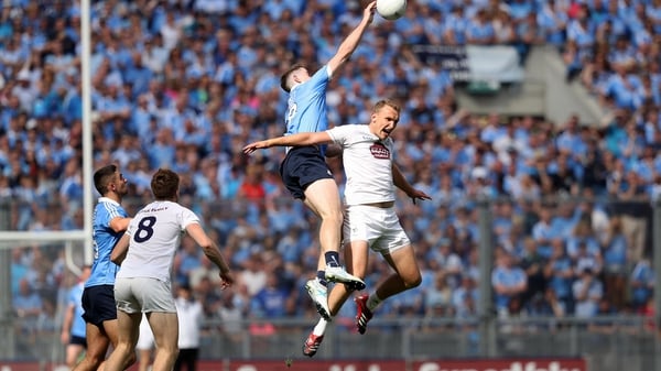 Dublin's Brian Fenton with Tommy Moolick of Kildare