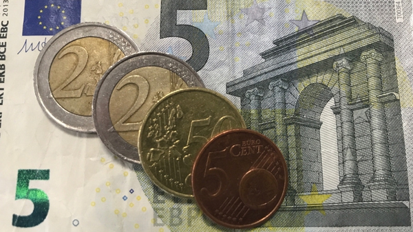The proposed hourly minimum wage of €9.55 will take effect from January 2018