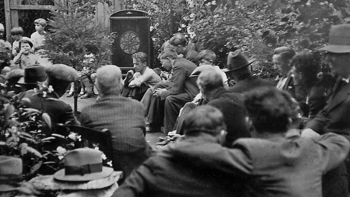 Neighbours gathered at the house of Christy O'Riordan to hear the 1933 All-Ireland Senior Hurling Final on Radio Éireann.